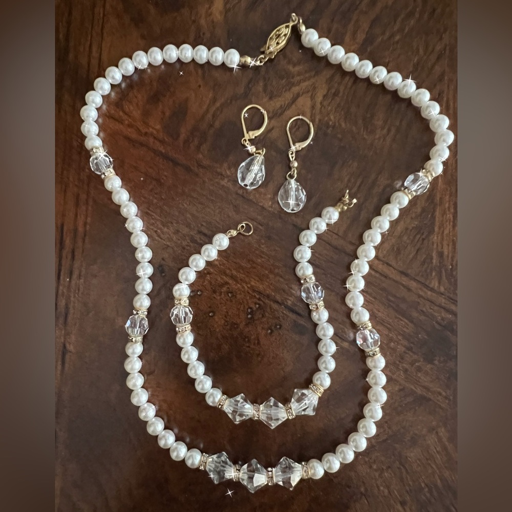 Full Parure Faux Pearl and Clear Crystal Beaded Necklace ~ Bracelet ~ Earrings - Picture 6 of 6